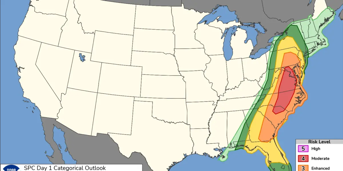 Severe weather threat sweeps toward the Mid-Atlantic as blizzard conditions hammer the Great Lakes